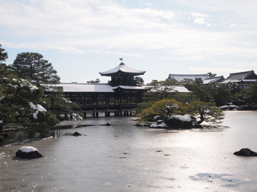 栖鳳池よりの泰平閣